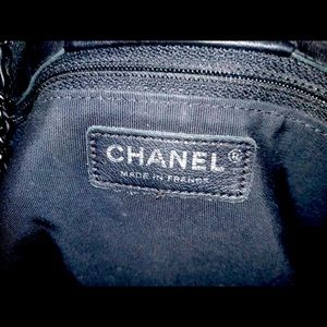 I am selling this Chanel bag !